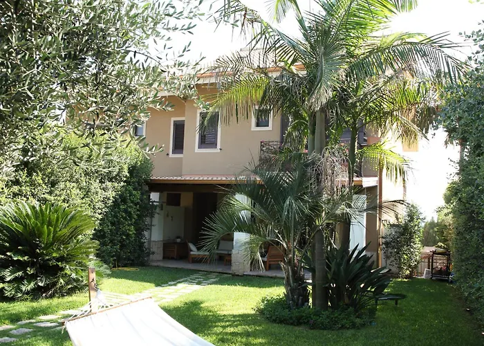 Domus Aurige Bed & Breakfast 4*